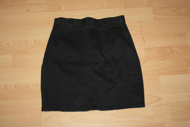 Eng anliegender schwarzer Jeansrock, Gr. 38, High Waist
