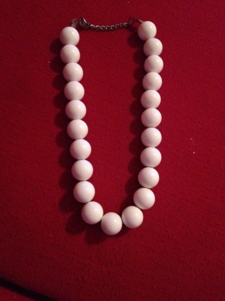 Große,weiße Perlenkette