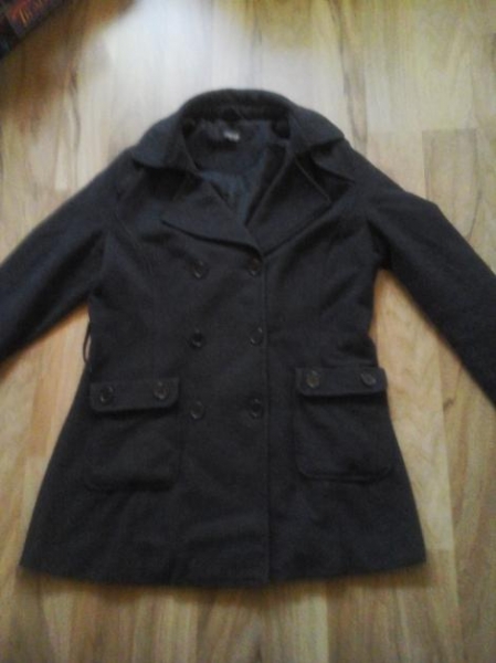 schwarzer Mantel 