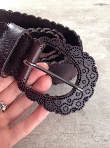 Brauner verspielter Gürtel