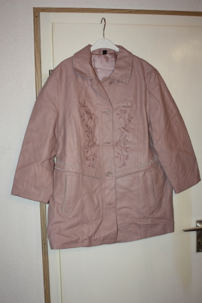 Echte Lederjacke mit Applikationen, Gr. 46, leichtes rosa