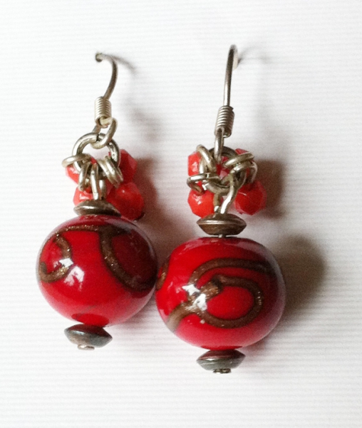 Ohrringe in korallenrot