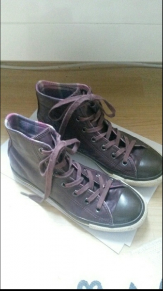 rote Converse Chucks All Star Leder Beere lila dunkelrot