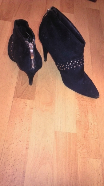 Dunkelblaue Stiefeletten