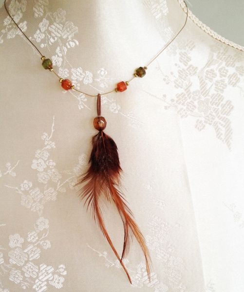 Süße Kette mit Perlen und Federn diy