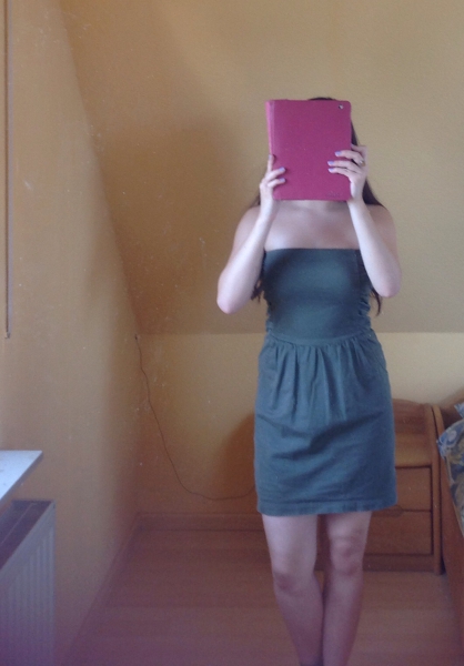 Olivgrünes Kleid von Review