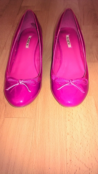 Lack Pumps mit Keilabsatz