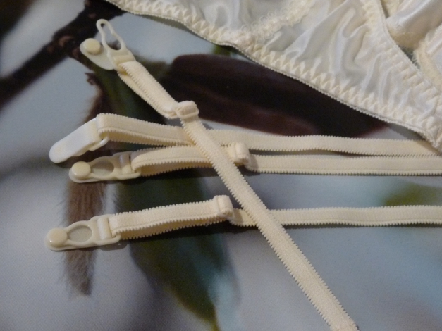 Corsage Korsett Brautmode mit String und Strapshalter Farbe: Ivory/Creme Gr. 75A / Gr. M