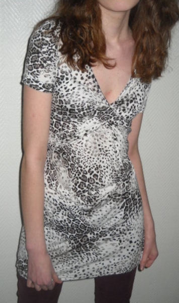 Leo Print Kleid Longshirt Leopard Tiger T Shirt Tunika Minikleid weiß schwarz grau XS S M 34 36 38 NEU