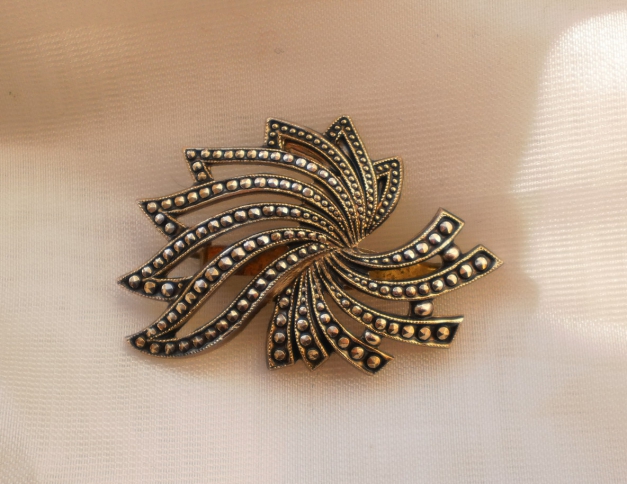 Original 80er silberne Strassbrosche in wunderschönem Design!