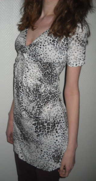 Leo Print Kleid Longshirt Leopard Tiger T Shirt Tunika Minikleid weiß schwarz grau XS S M 34 36 38 NEU