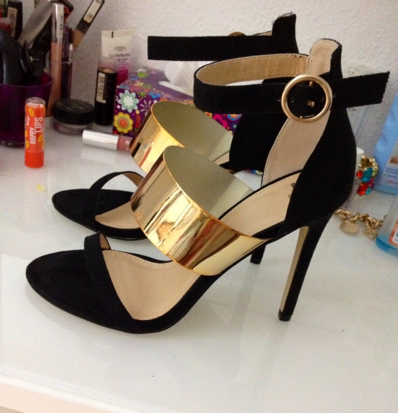 Schwarze offene high heels NEU