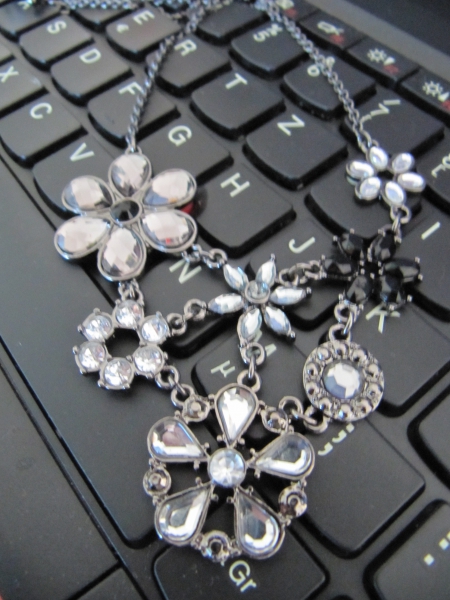 Statement Kette Blumen Collier schwarz silber Blümchen