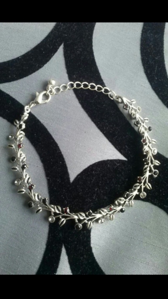 Wunderschönes silberfarbenes Armband