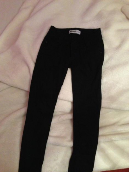 Enge Röhrenjeans Schwarz 