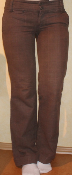 gestreifte braune Hose