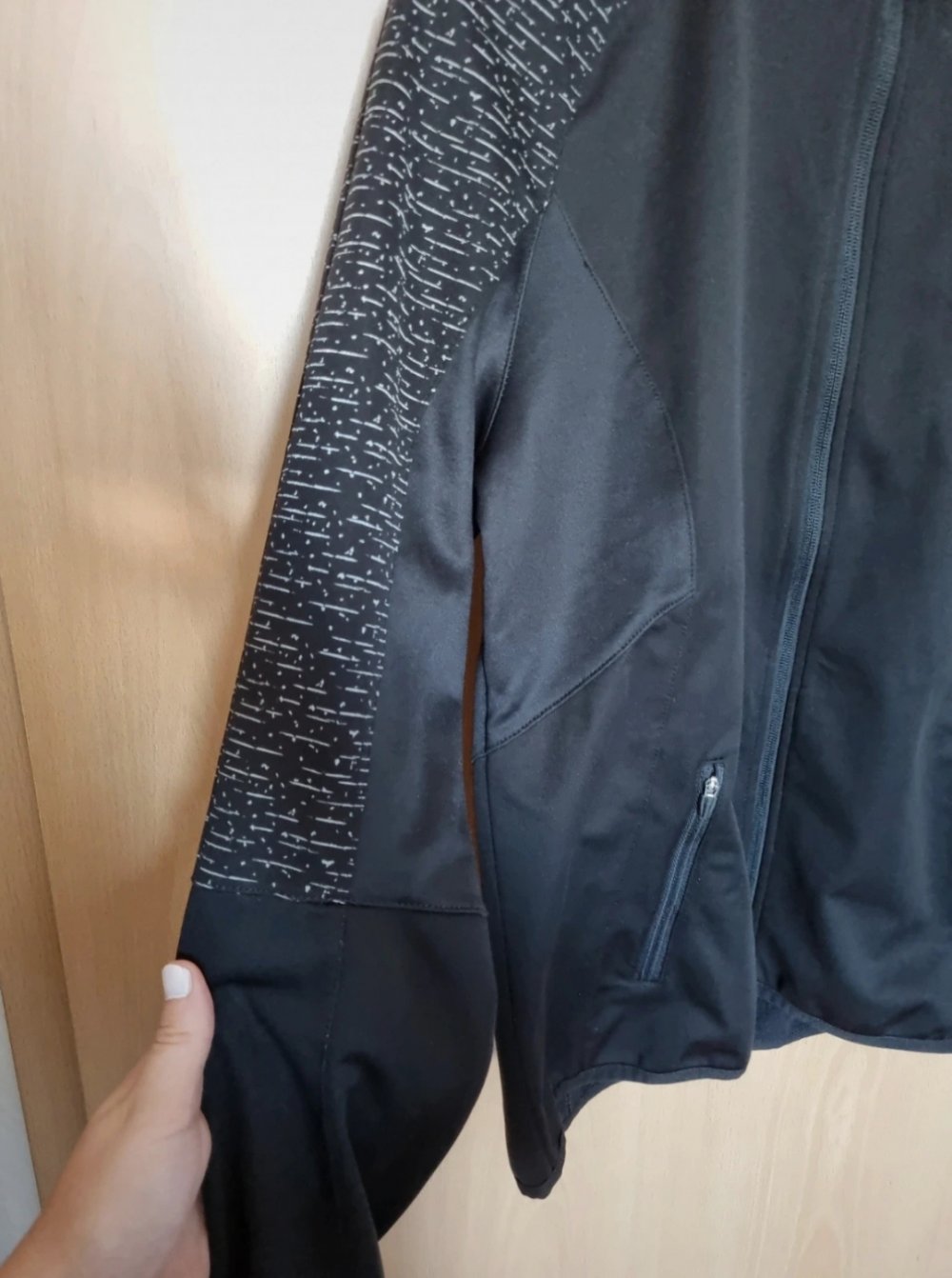 schwarze Jacke mit Softshell