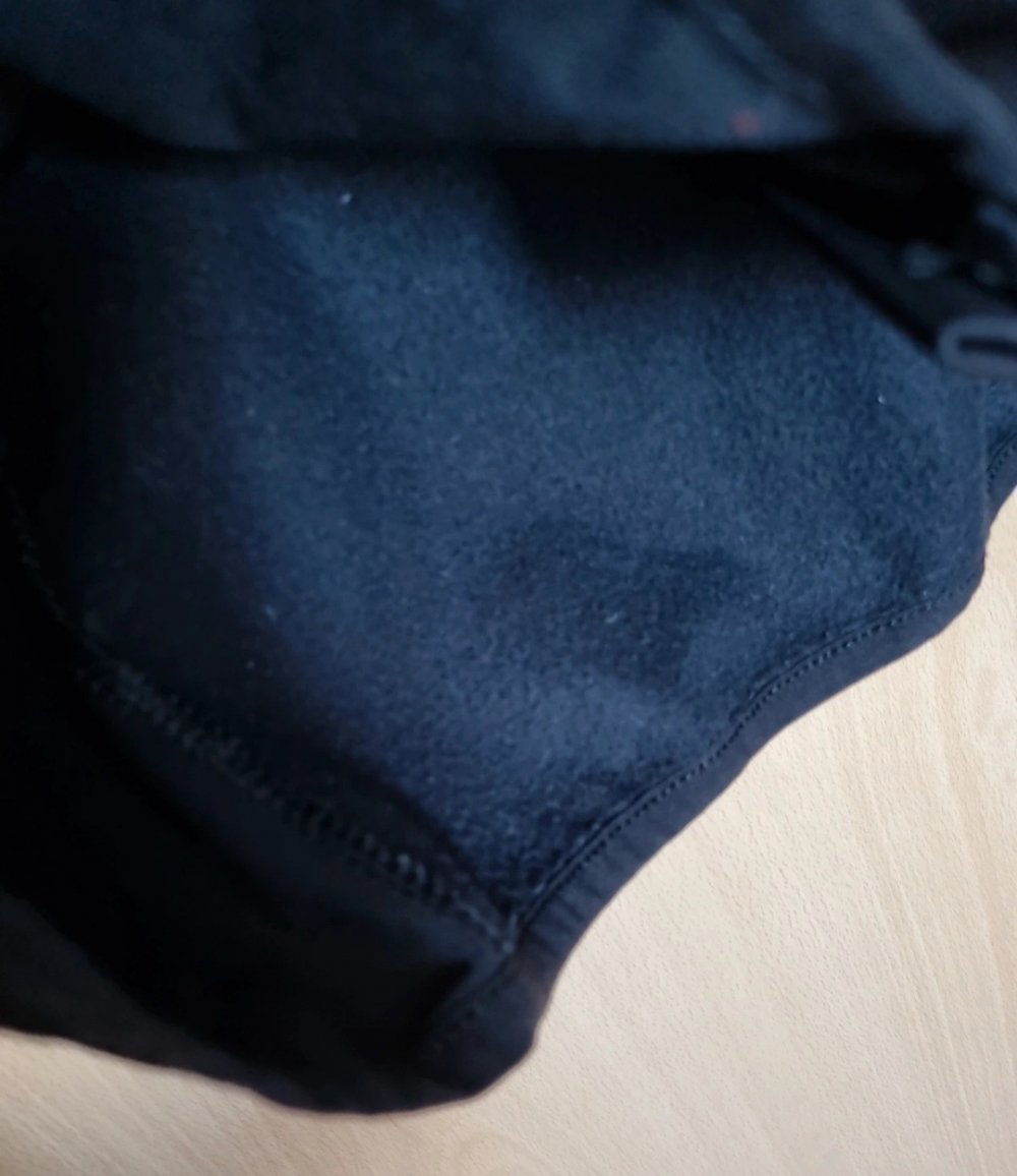 schwarze Jacke mit Softshell