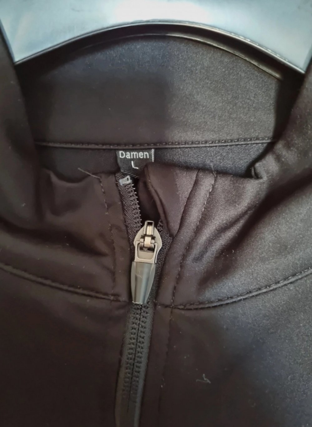 schwarze Jacke mit Softshell