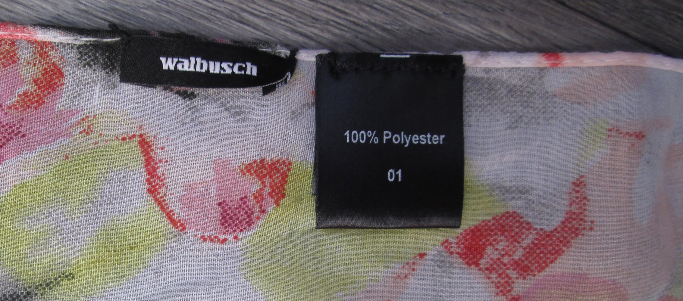 Tuch mit Blumenmuster