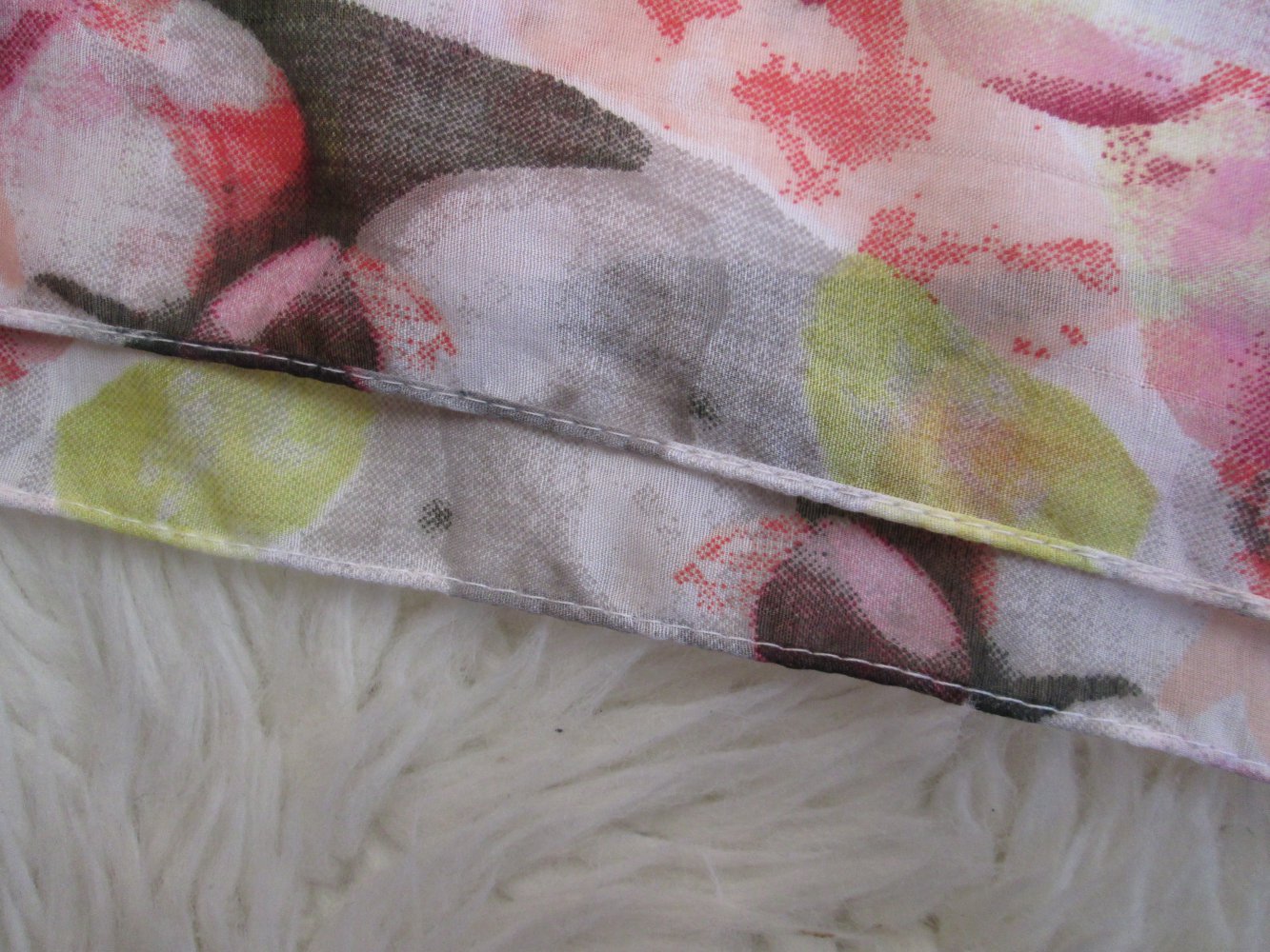 Tuch mit Blumenmuster