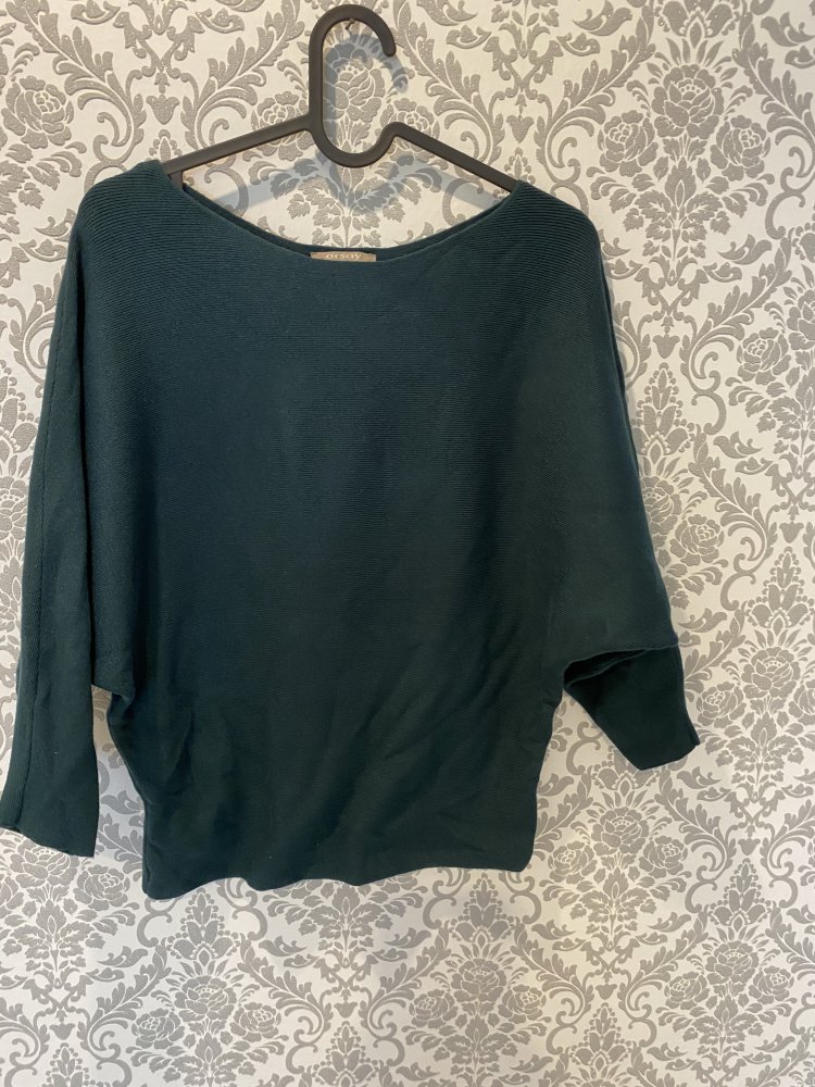 Dunkel grünes Oberteil