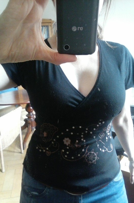 Schwarzes Shirt mit Print Blumen 36/38 