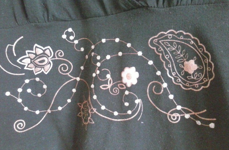 Schwarzes Shirt mit Print Blumen 36/38 