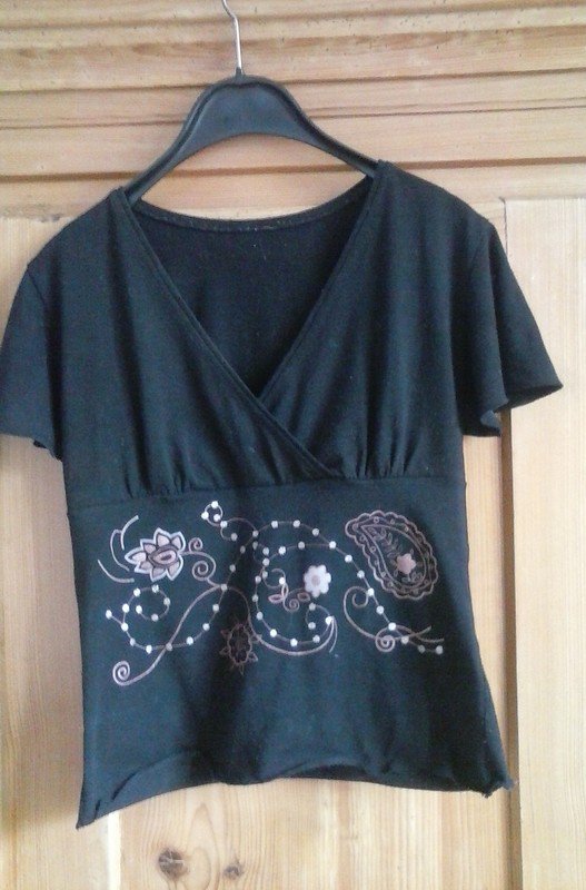 Schwarzes Shirt mit Print Blumen 36/38 