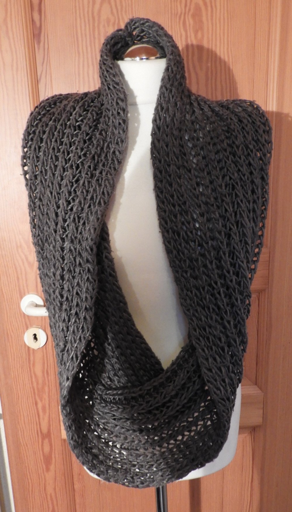 grauer gestrickter Schlauchschal / Loop Schal