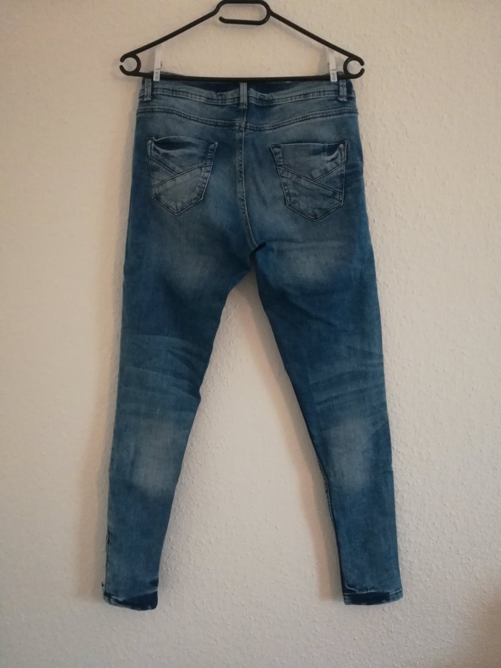 High Waist Jeans mit Reisverschluss am Bein
