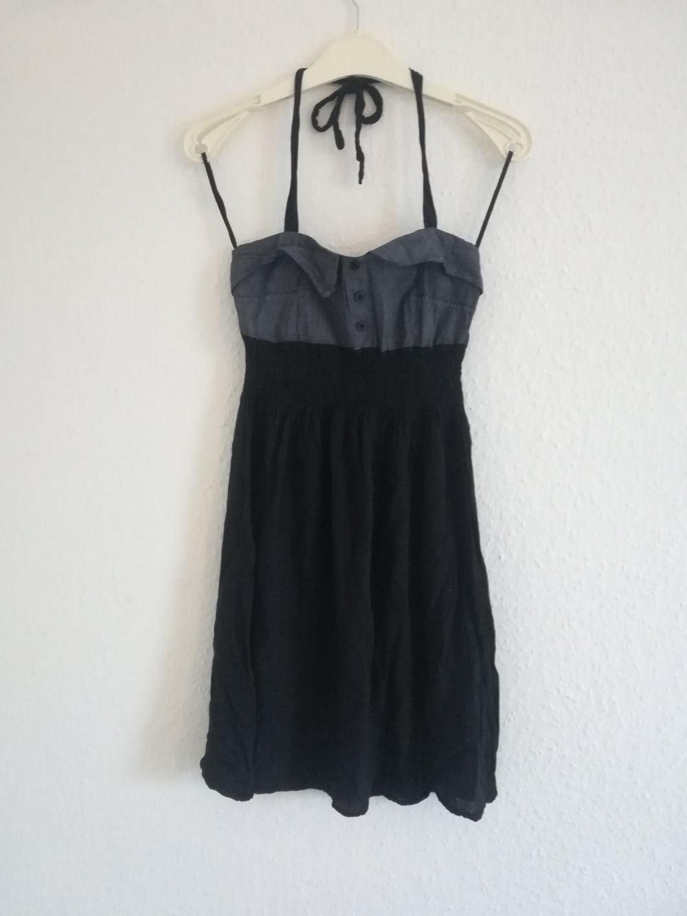 Neckholder Kleid in grau-schwarz