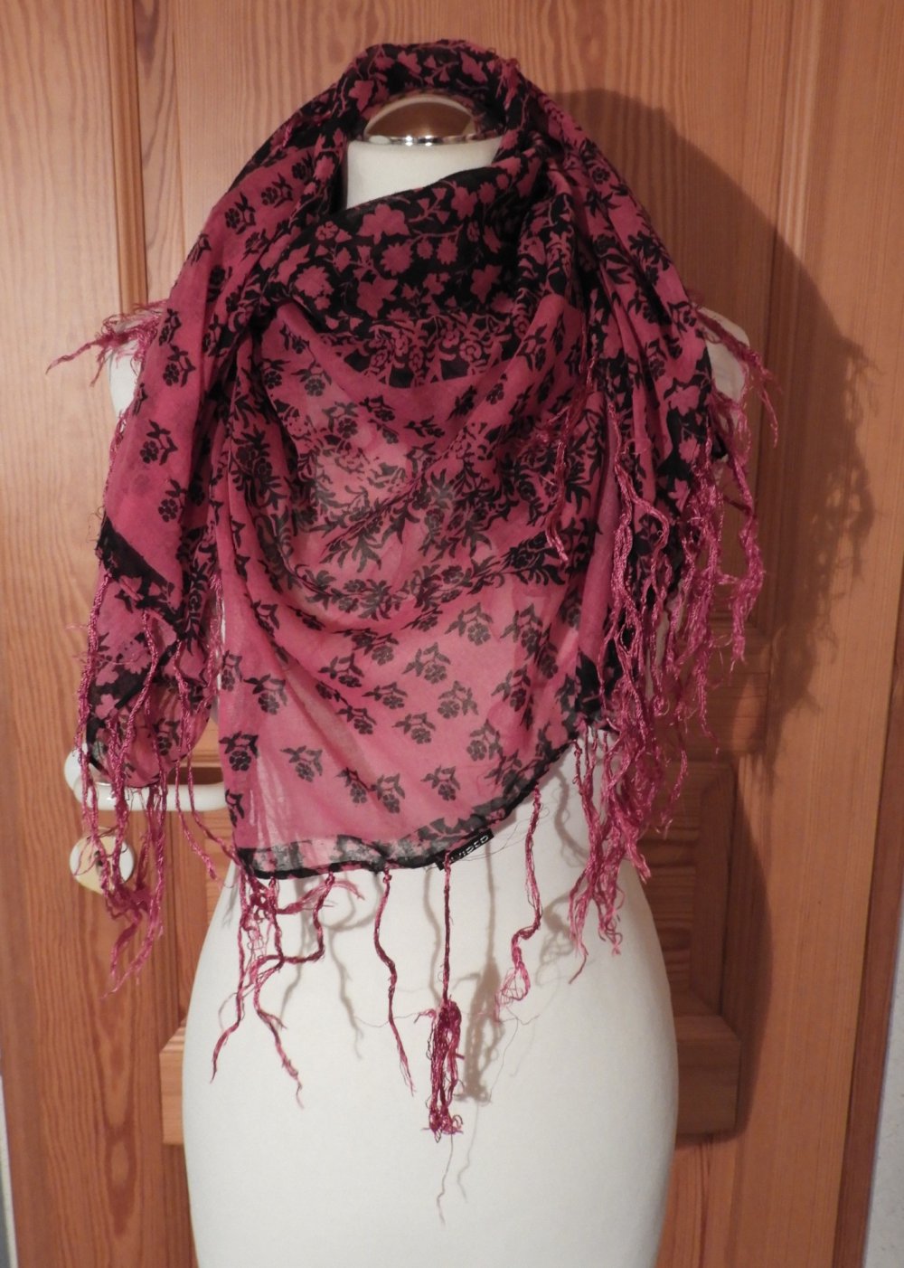 Tuch in pink-schwarz mit Fransen (Viereckstuch)