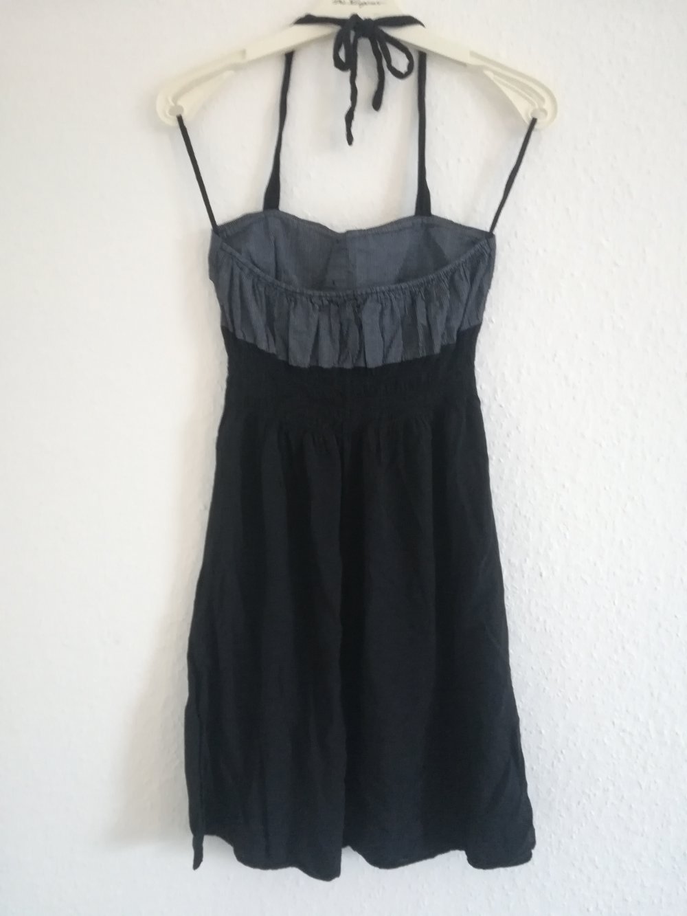 Neckholder Kleid in grau-schwarz