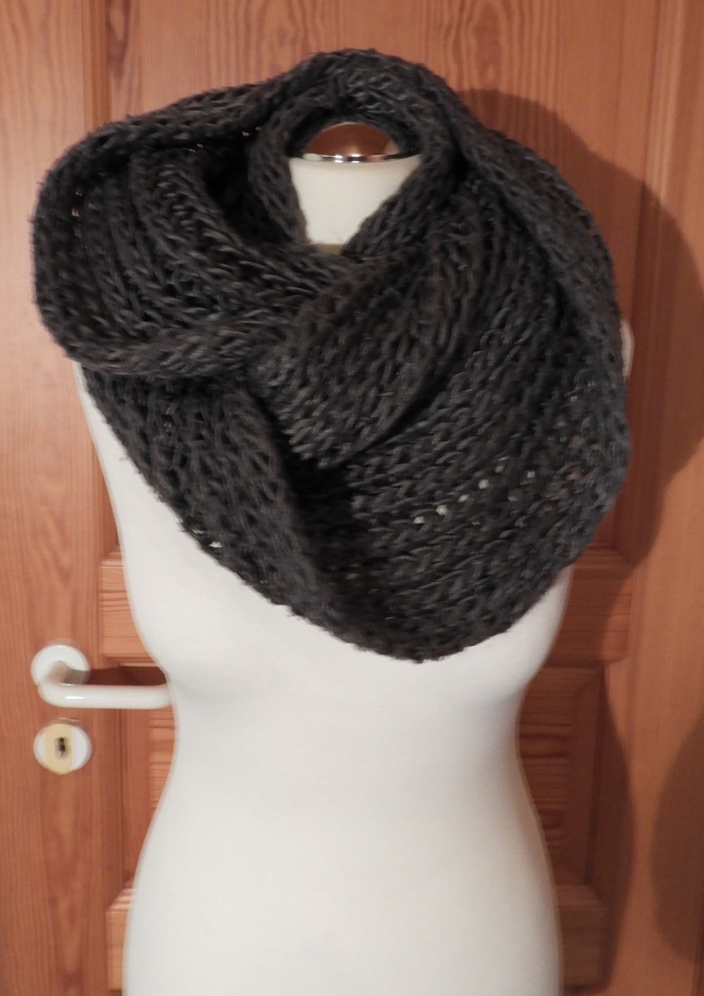 grauer gestrickter Schlauchschal / Loop Schal