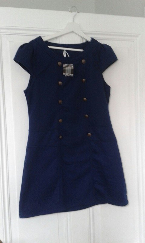 Dunkelblaues Kleid mit Zierknöpfen, 60er Jahre Schnitt