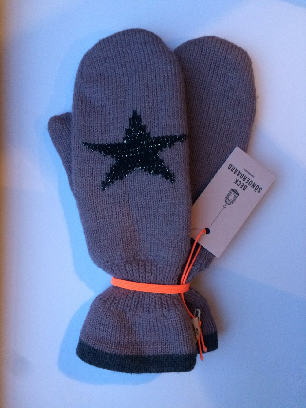 Fäustlinge von Becksönegaard mit Wolle, Flieder mit Stern