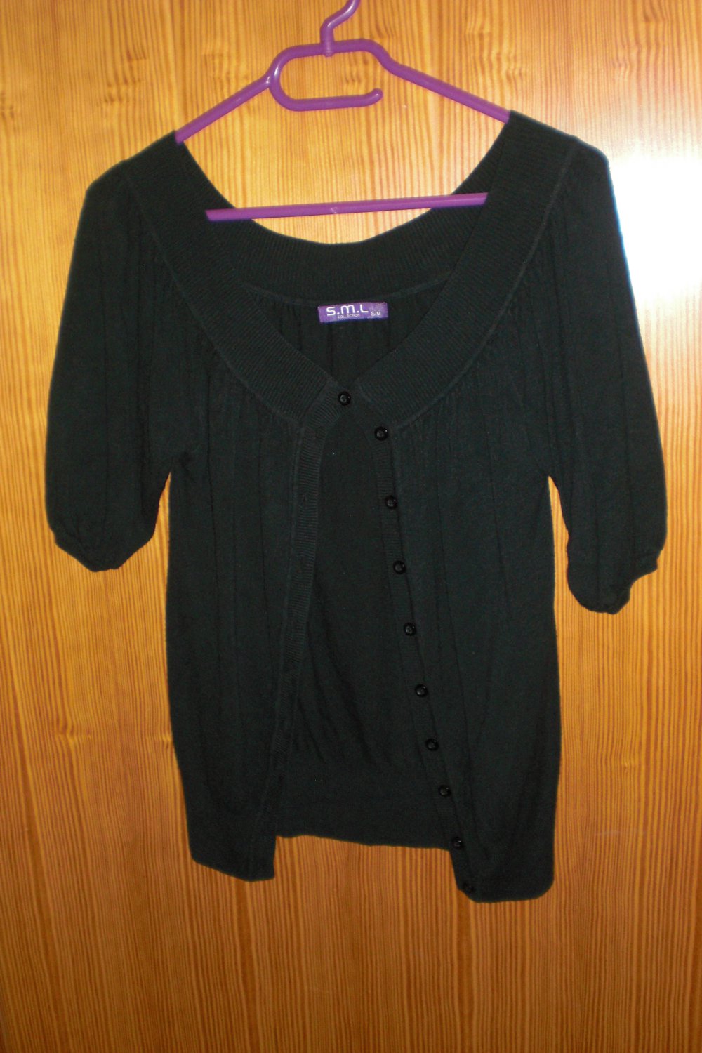 schwarzer Cardigan, geknöpft