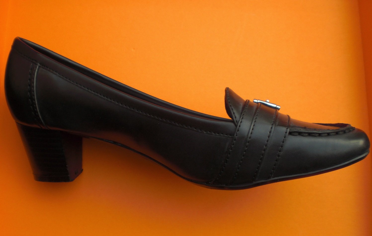 schwarze Mokassins-Pumps