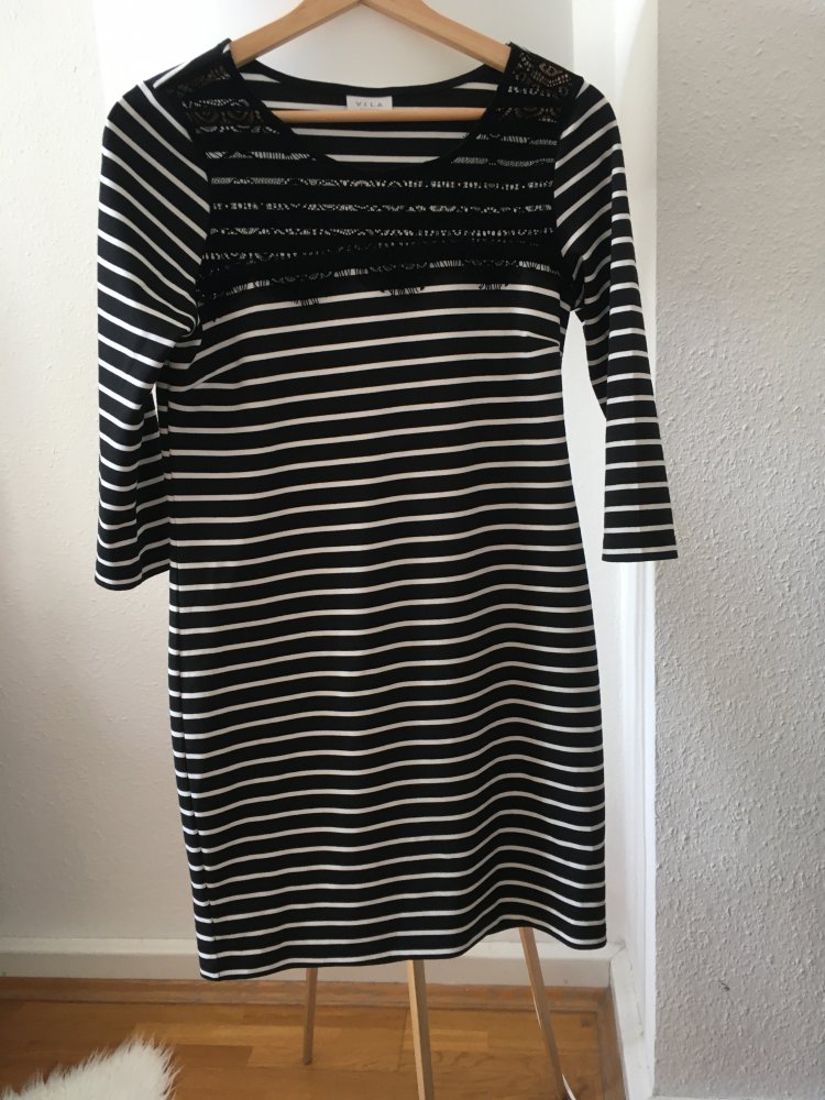Kleid von Vila, schwarz-weiß gestreift mit hochwertiger Spitze