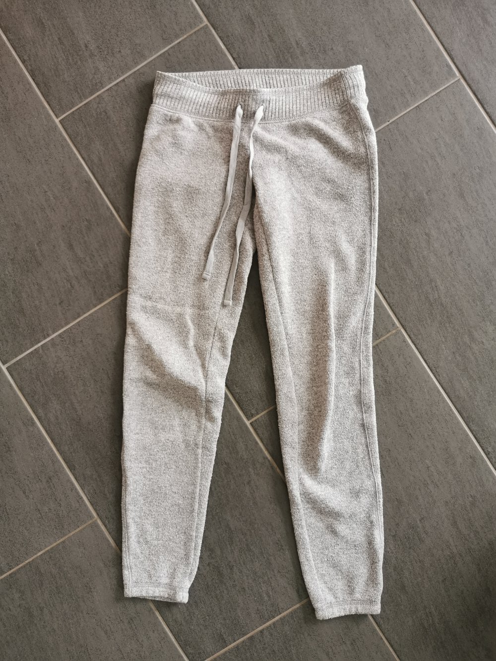 Graue gemütliche Stoffhose 