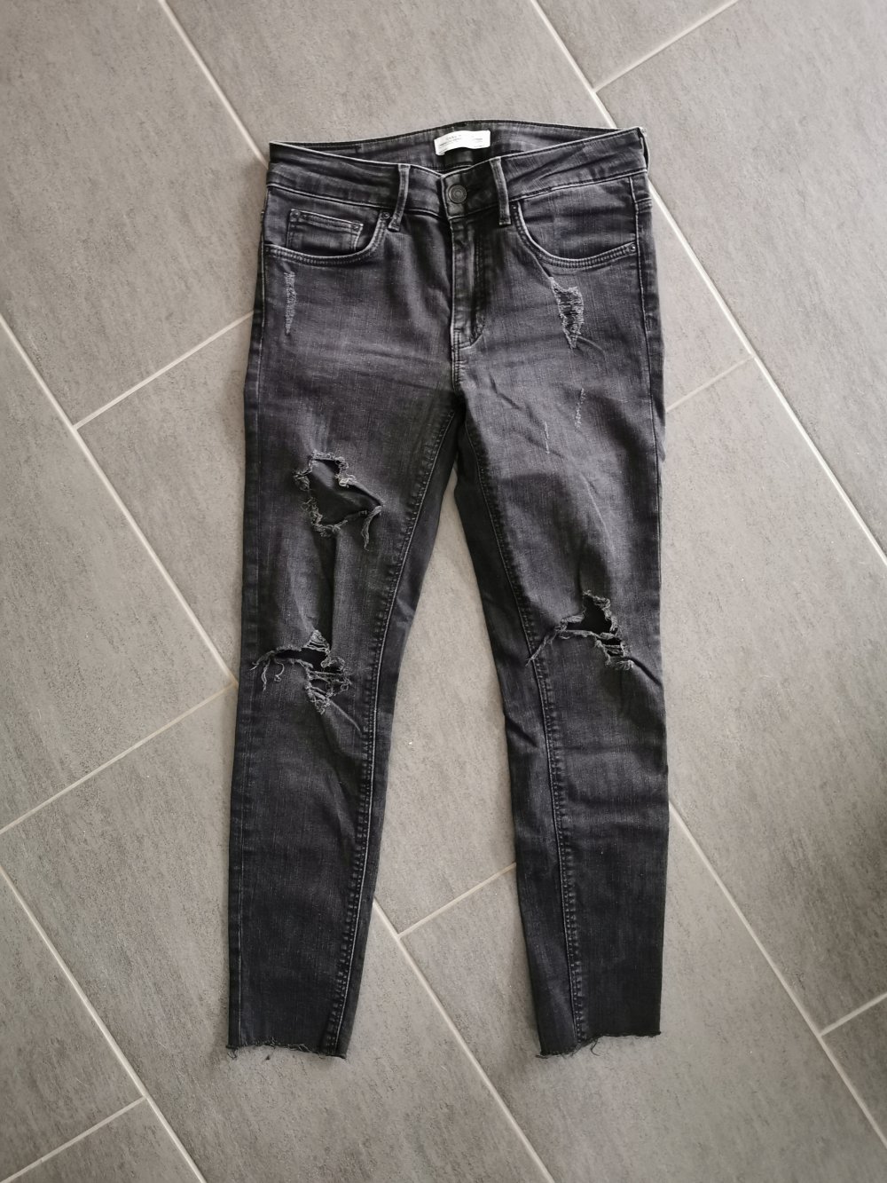 Grauschwarze Jeans Zara 