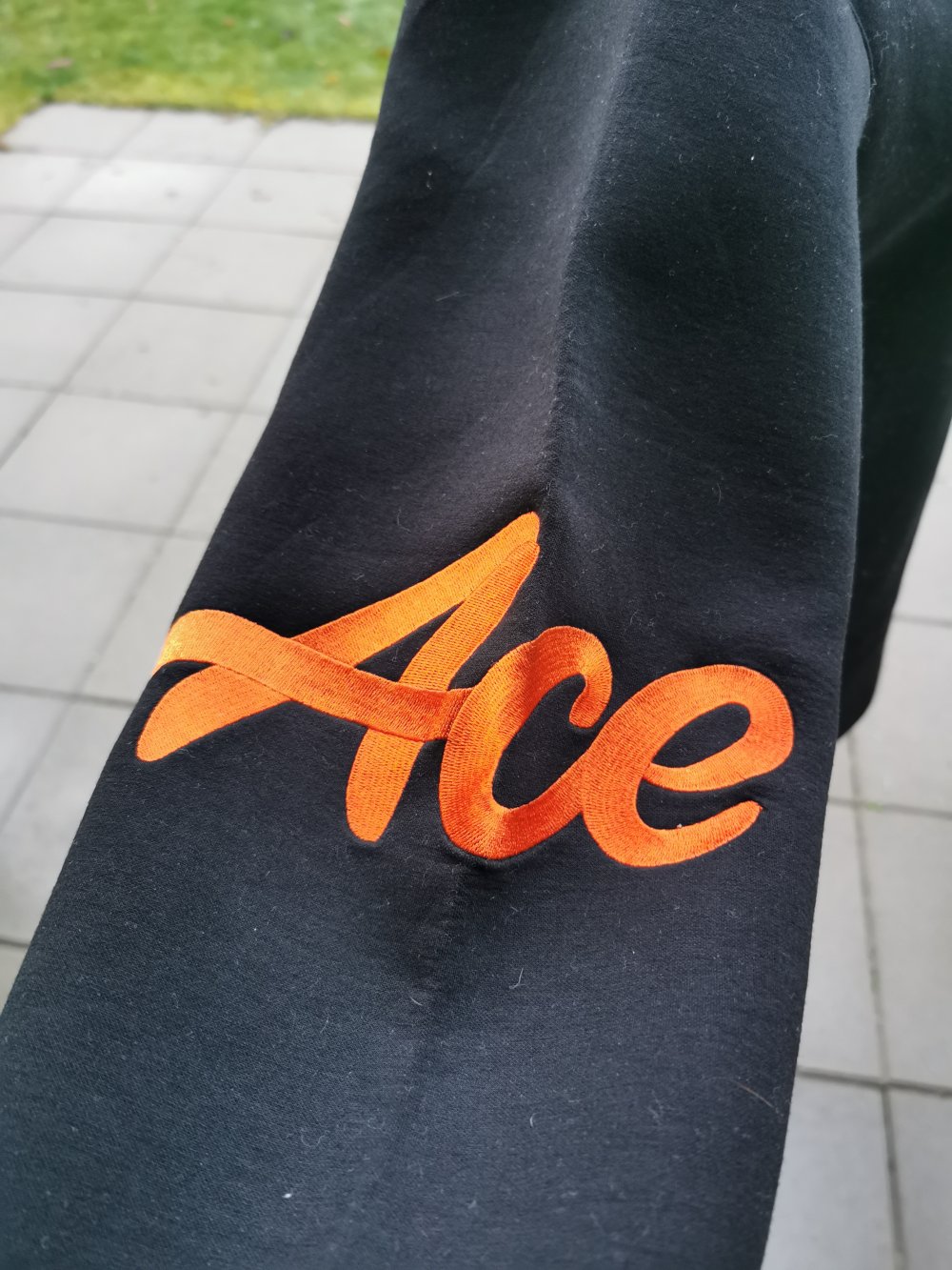 Ausverkaufter ACE Tee Hoodie von H&M 