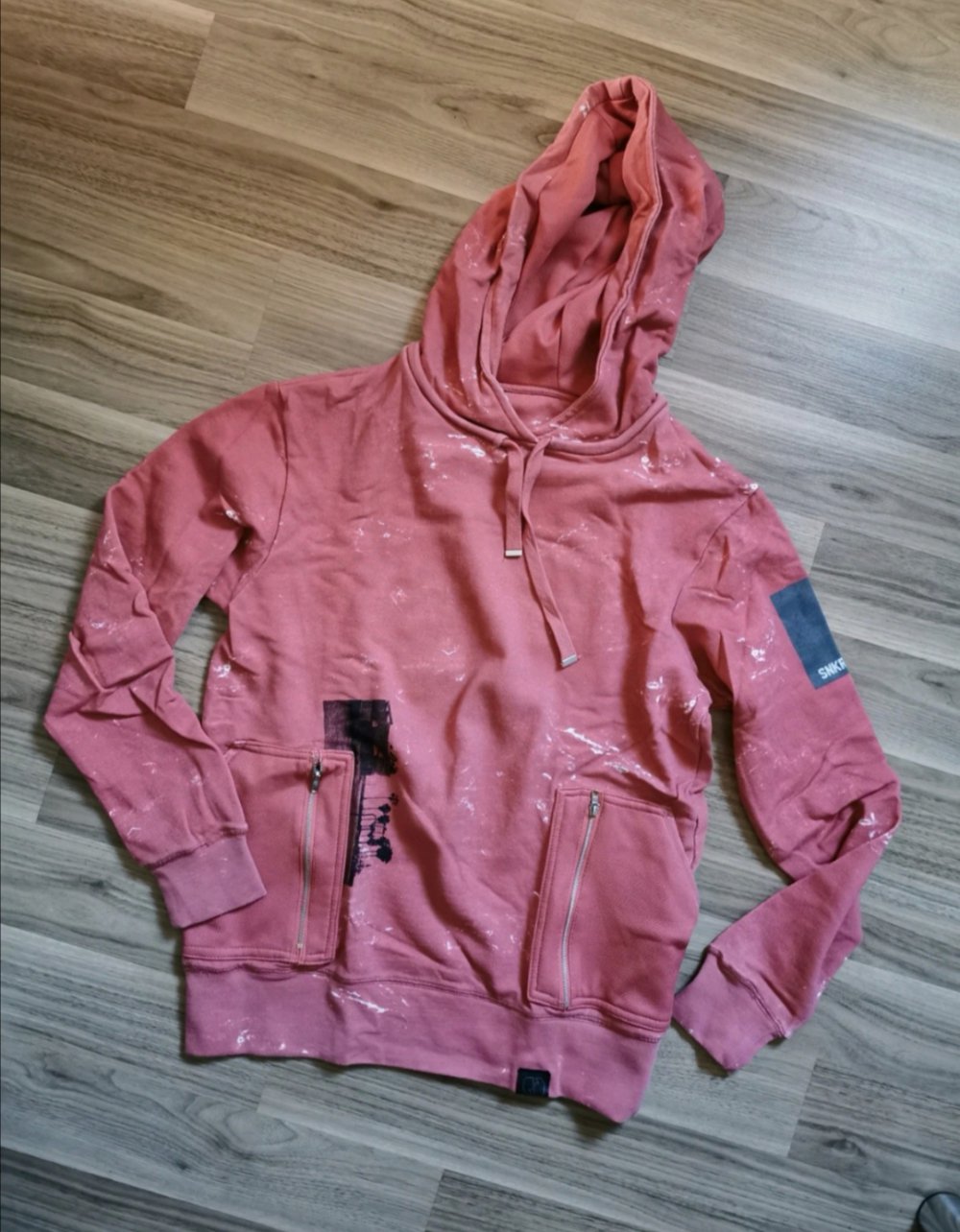 Roter neuer Hoodie 
