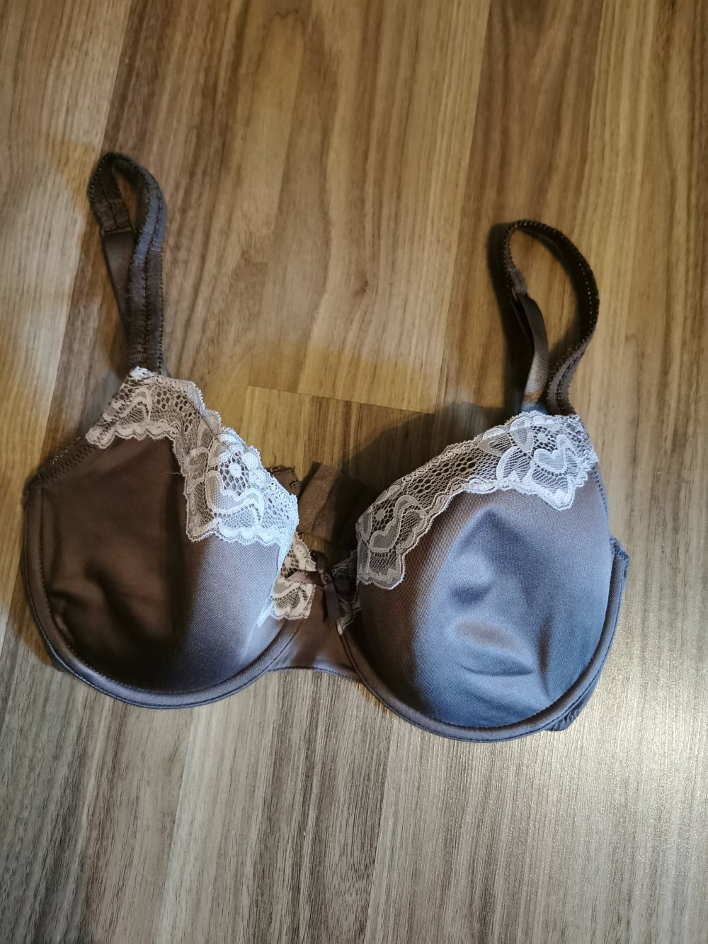 Brauner BH mit Spitze von Hunkemöller 
