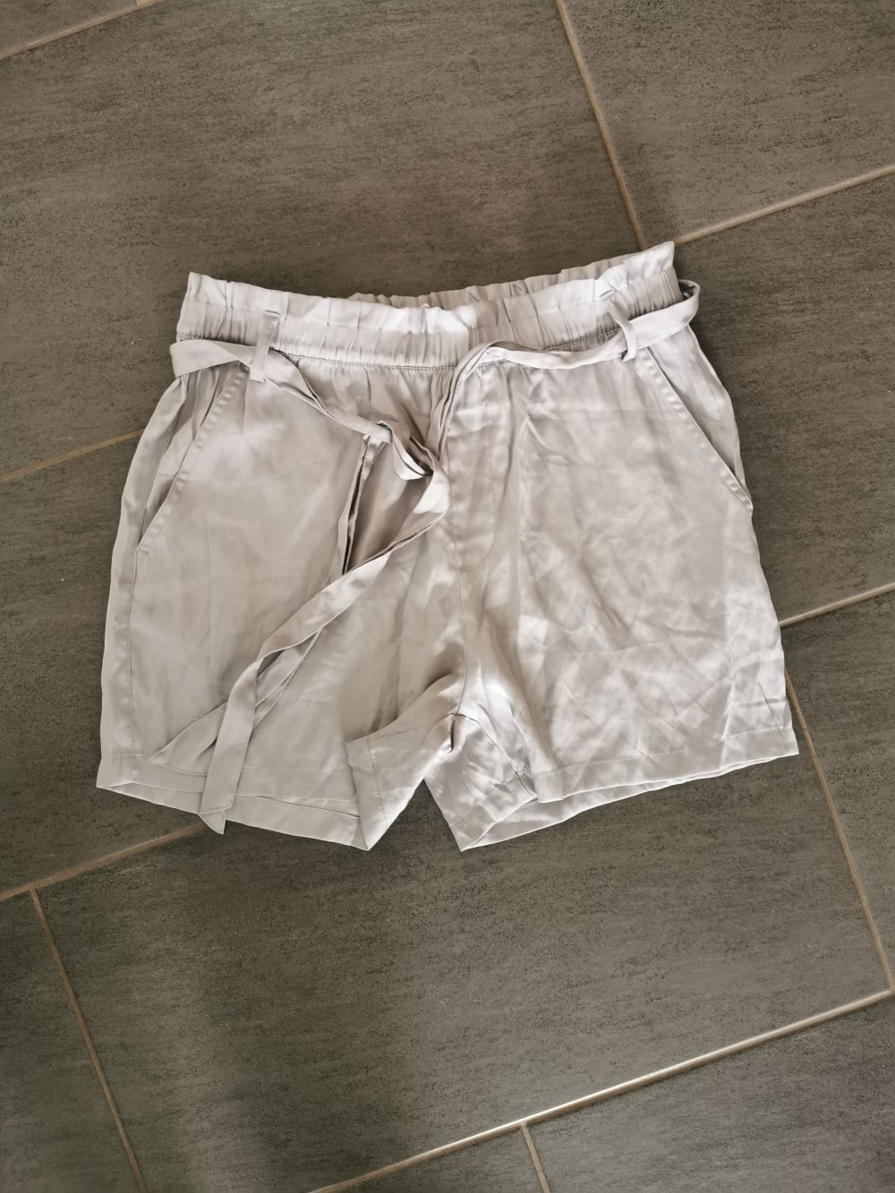 Neue Stoffshort H&M