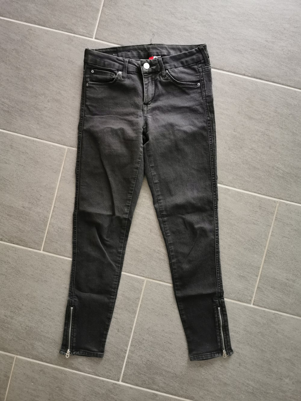 Schwarzgraue Jeans H&M Devided 