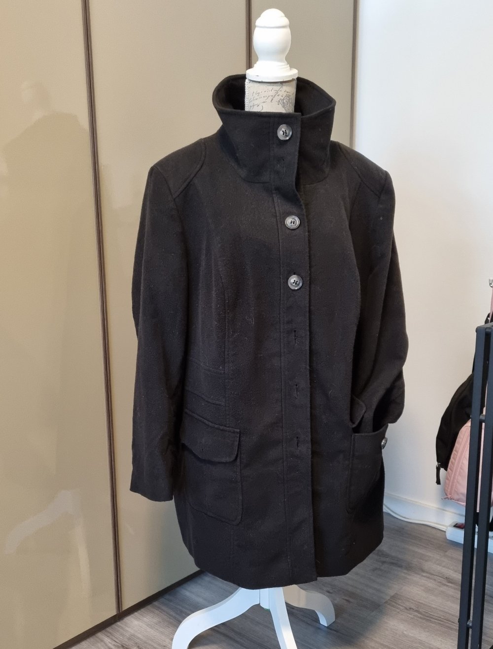 schwarzer Mantel von Sheego