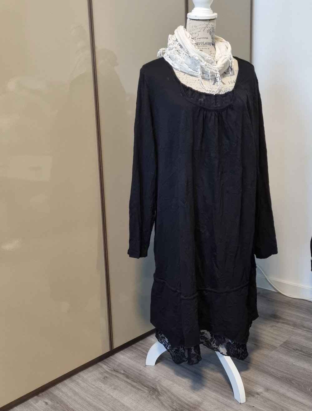 schwarzes Kleid von Sheego