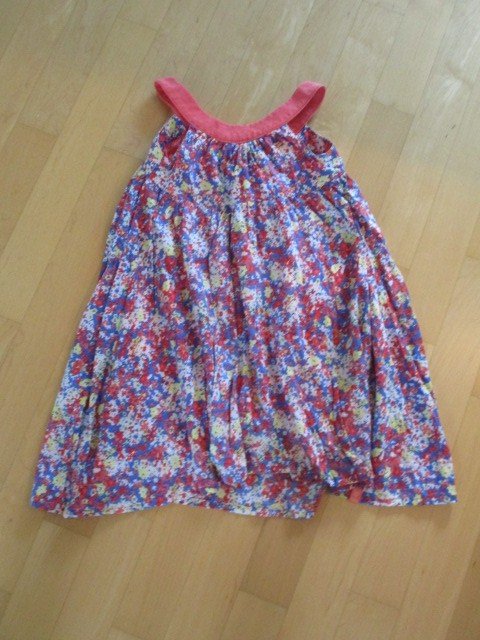 Süßes Kleidchen mit Blumen Gr.122 Mexx